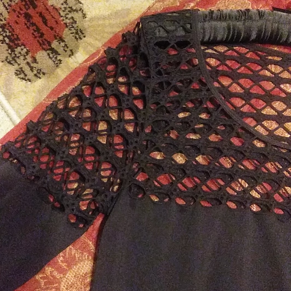 Seamless Mesh/Netted Top - Picture 4 of 5